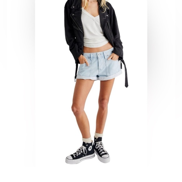 NWT Free People Beginner’s Luck Low Rise Slouch Shorts Size 10/30R Denim - Picture 2 of 11